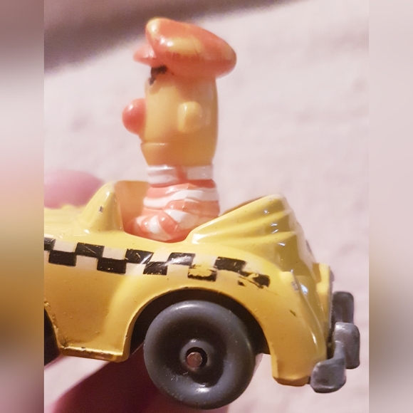 1981 Sesame Street Bert Figure Yellow Taxi Cab Diecast Car Playskool Vintage - Picture 13 of 15